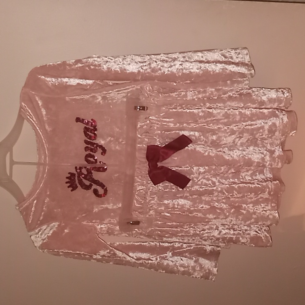 *Little girls 2 piece outfit size 5